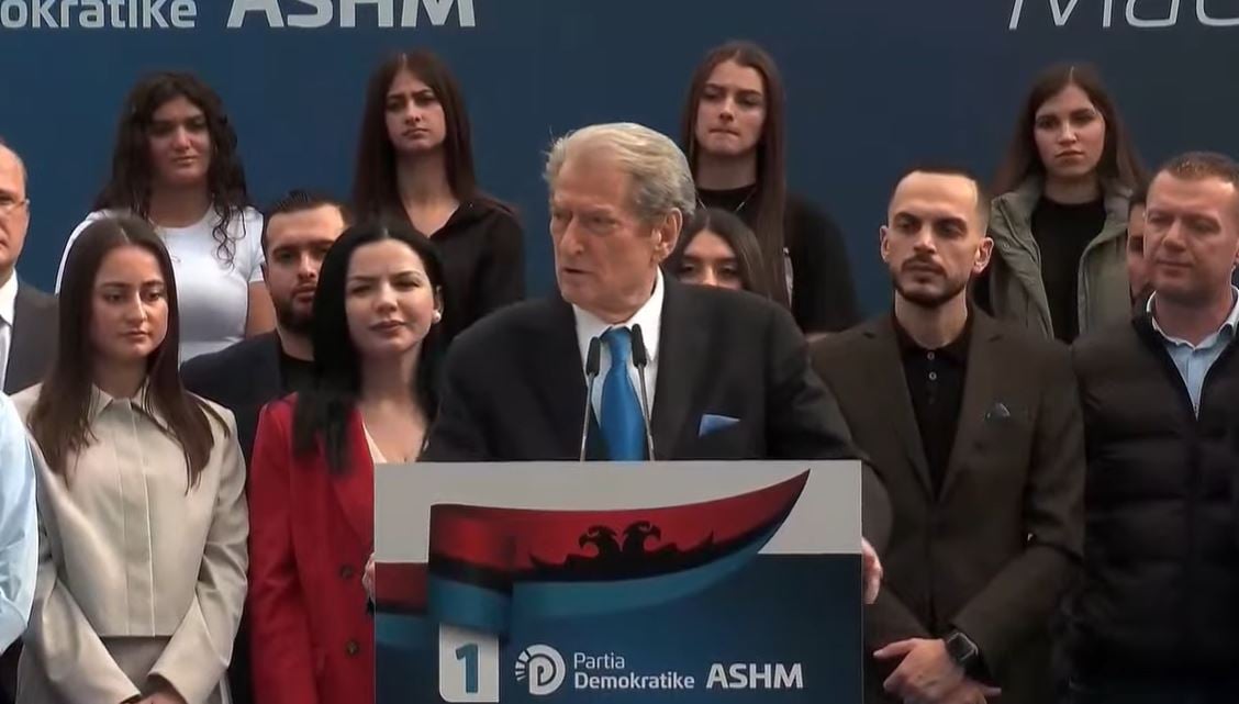 “Rama një meme e gjallë”, Berisha prezanton programin e PD, thirrje të rinjve: Këto 39 ditë kthejini në luftë për rrëzimin e diktaturës