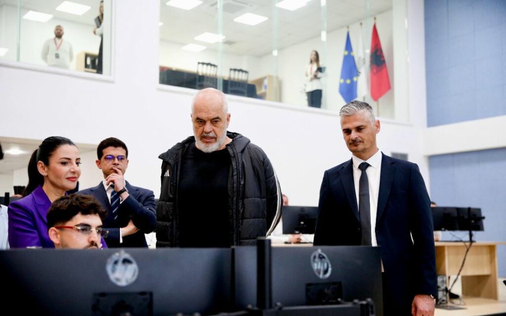 Rama: Qendra e Kontrollit të Trafikut mbështetet nga “Smart City”, s’do ketë nevojë për policë në rrugë