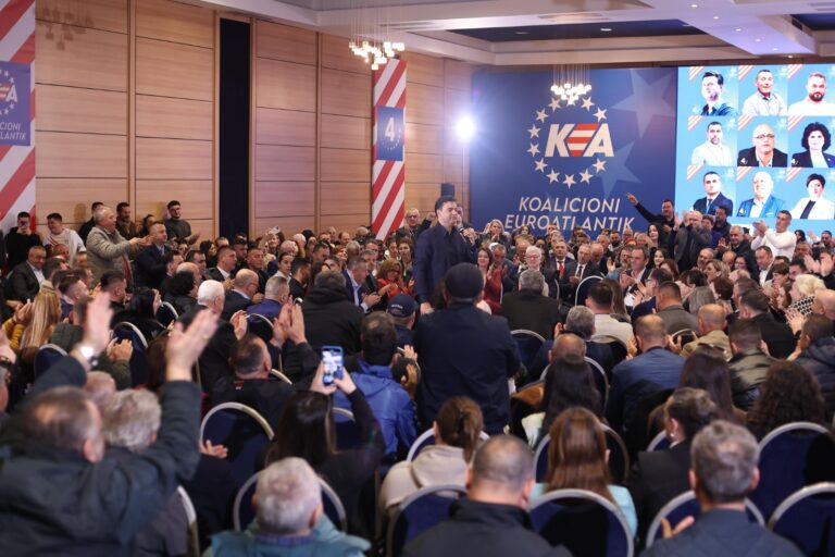 “Rama solli kriminelë në parlament”/ Basha: 11 maji i qartë, ose me Edin shokë te 313-ta, ose Koalicionin Euroatlantik