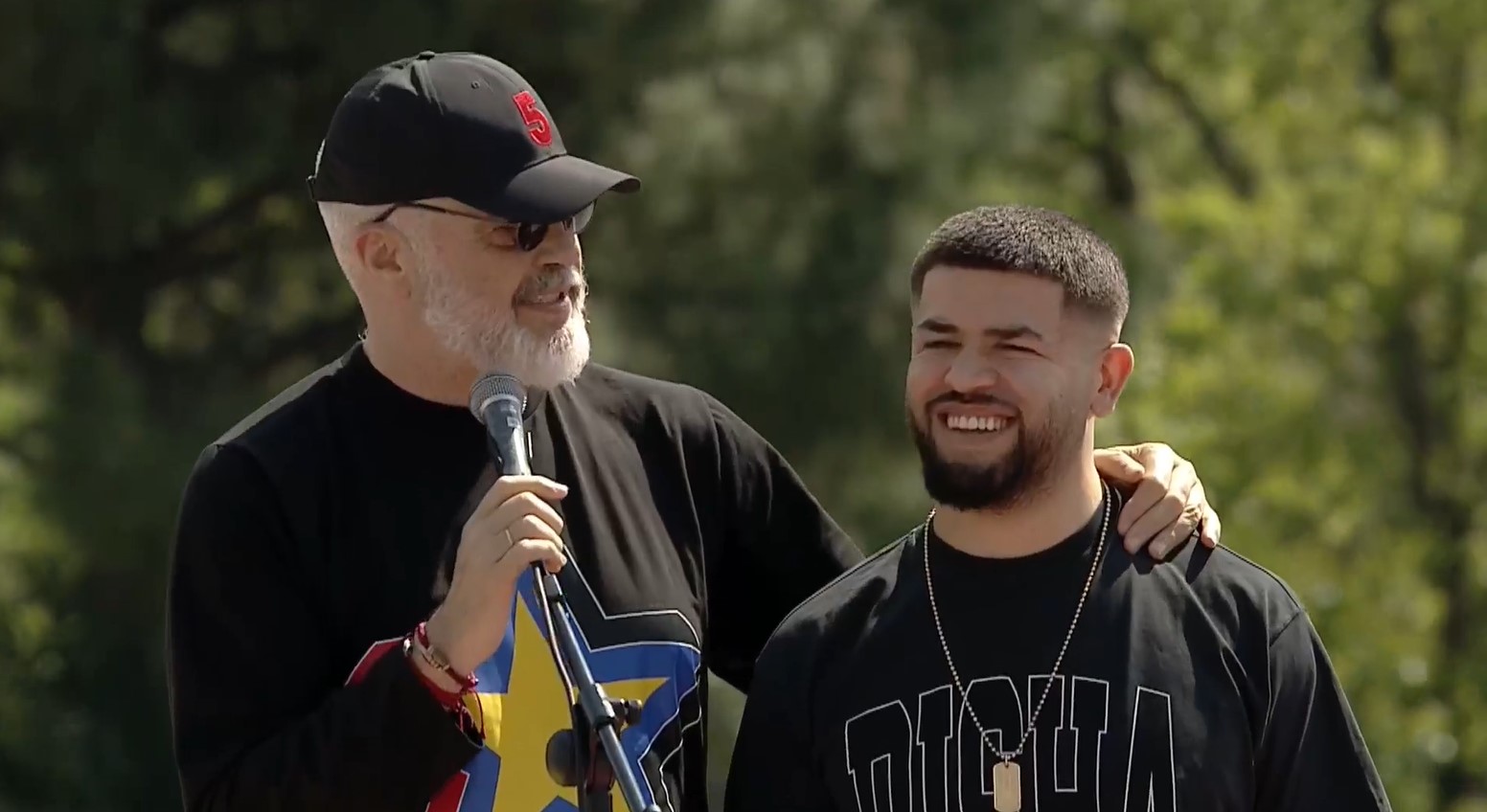 Rama surprizon socialistët, i beson këngën e fushatës Noizyt: Ky është momenti! Bashkë për një qëllim, në Evropë