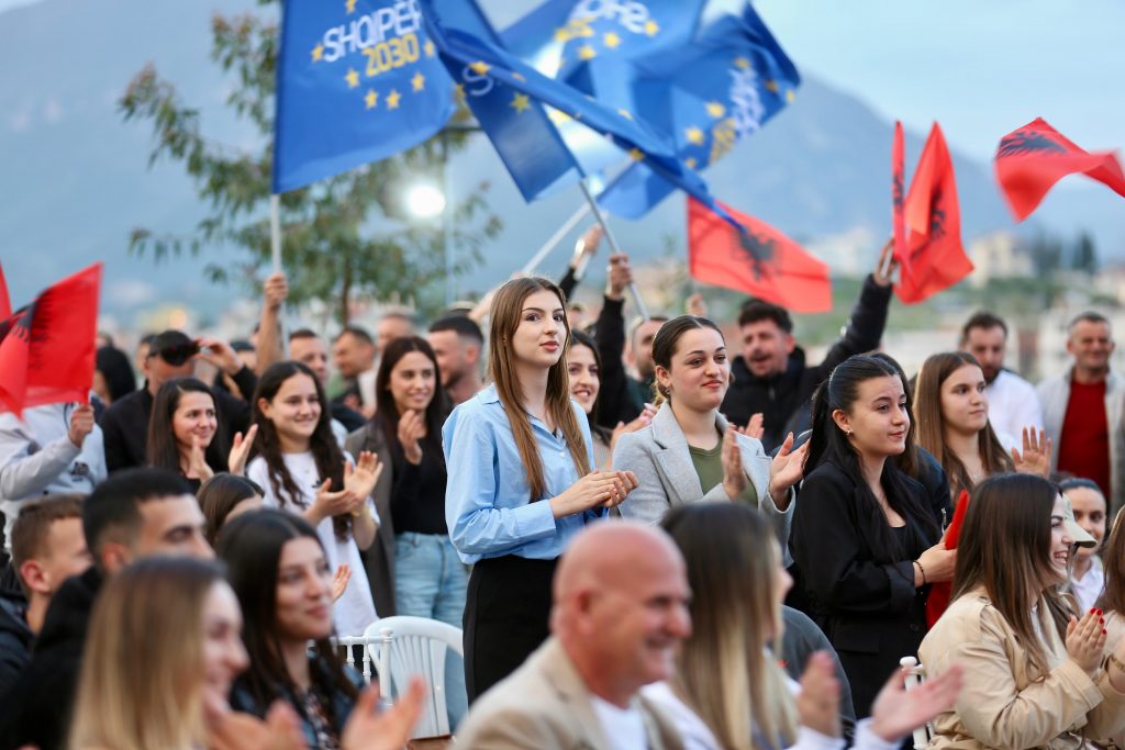 Rama: Vajzat e djemtë e Kamzës, kartëvizita më e bukur e Rilindjes së një qyteti