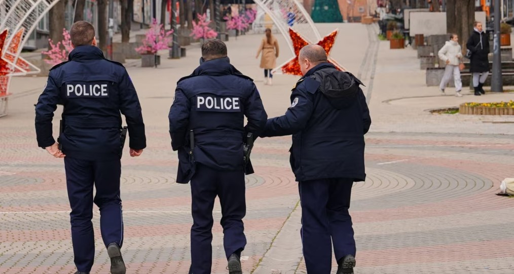 REL: Pavarësisht sëmundjeve të rënda, policët mbajnë armët në brez