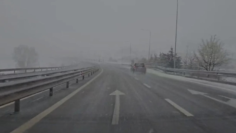 Rëndohet situata meteorologjike në qarkun e Kukësit, trashësia e dëborës arrin në 20 cm