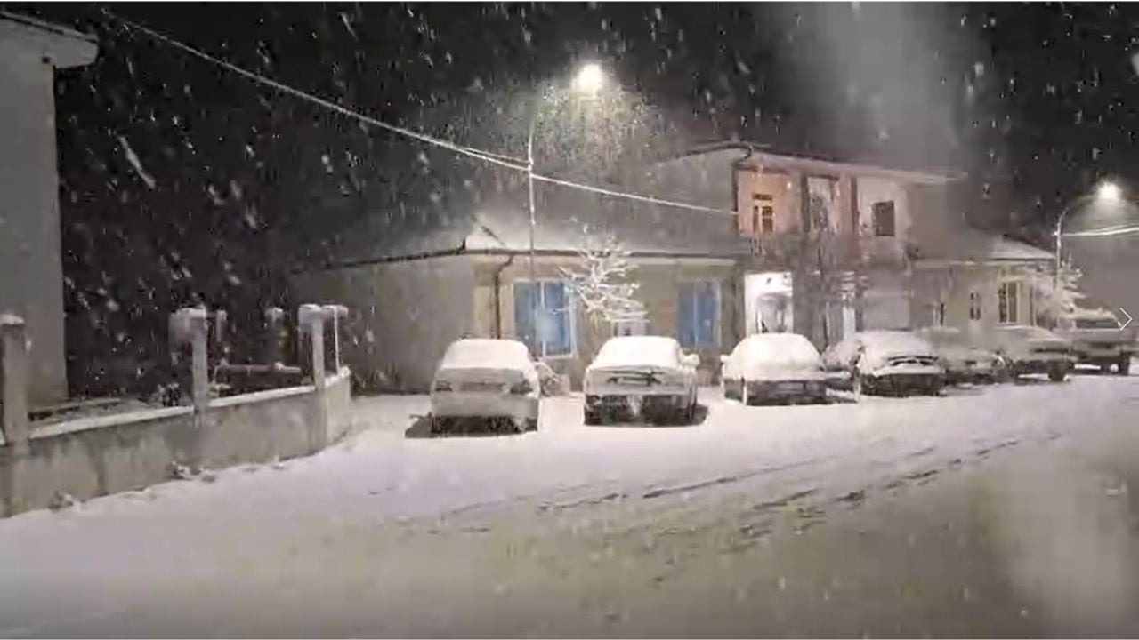 Rëndohet situata në Bulqize nga moti i keq, dëbora arrin 5 centimetra në qytet