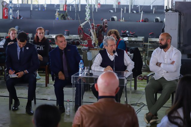 “Rënia e euros është katastrofë!” Berisha: Do t’u kompensojmë eksportuesve zhvleftësimin e parasë europiane