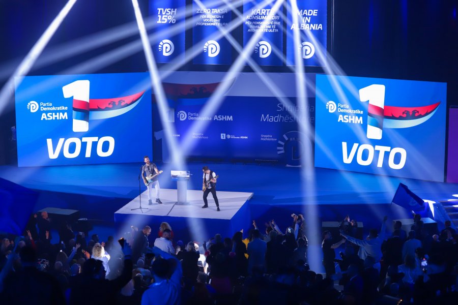 Renis Gjoka dhe Noizy: Kush është modeli më i mirë për të rinjtë?