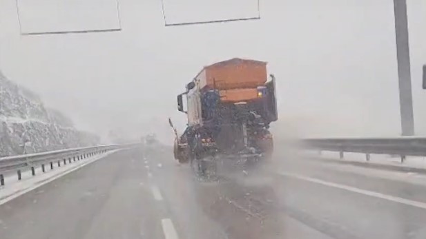 Reshje dëborë në Kukës, akset nacionale të gjitha të kalueshme