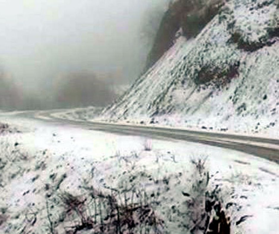 Reshjet e borës në veri, policia apel drejtuesve të mjeteve: Përdorni goma dimërore dhe zinxhirë