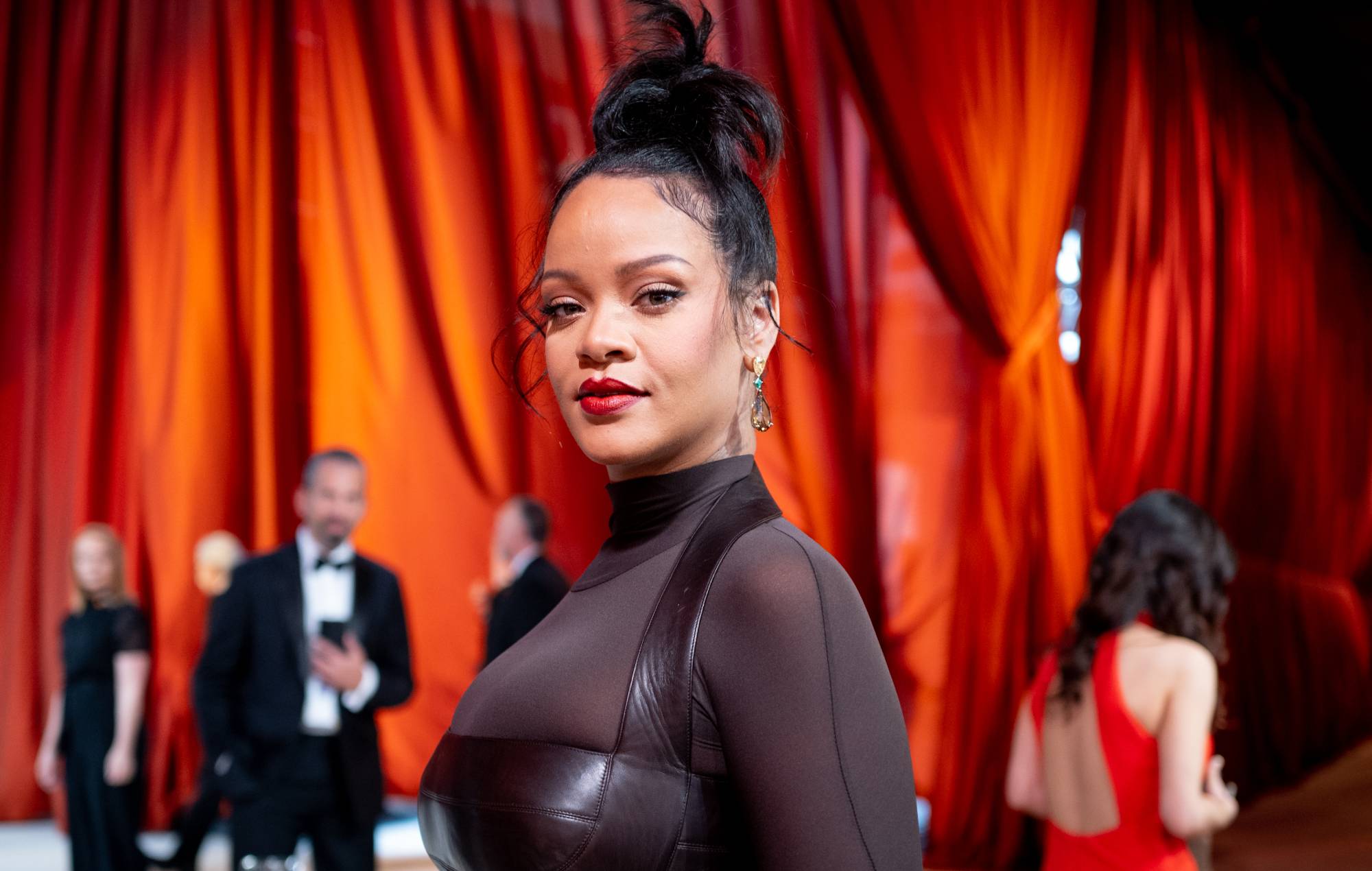 Rihanna shtatzënë për herë të tretë? Detaji që i bëri fansat të dyshojnë