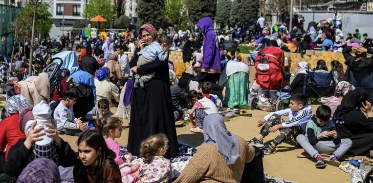Rreth 200 të plagosur nga lëkundjet e djeshme në Stamboll/ Ekspertët: Pritet një tjetër tërmet të madh