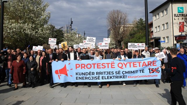 Rritja e çmimit të energjisë nxiti protesta/ ZRRE në Kosovë: Tarifat e reja do të hyjnë në fuqi nga data 1 maj