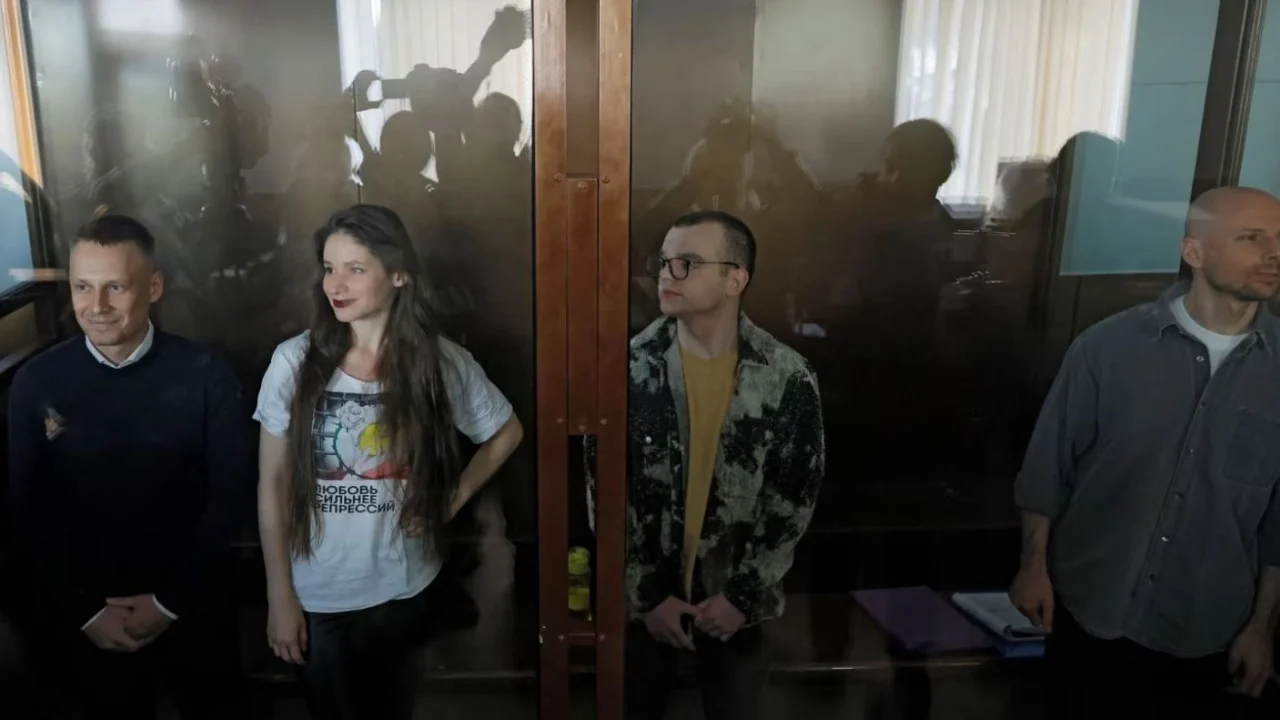 Rusia dënon me burg katër gazetarë