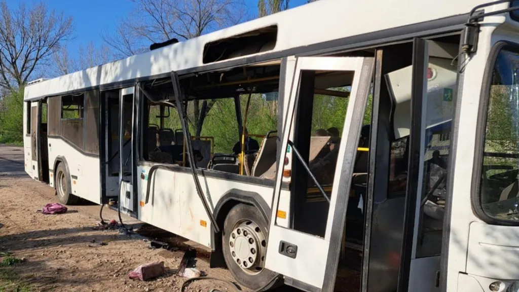 Rusia godet autobusin që transportonte punëtorë në Ukrainë, 9 të vrarë dhe 30 të plagosur