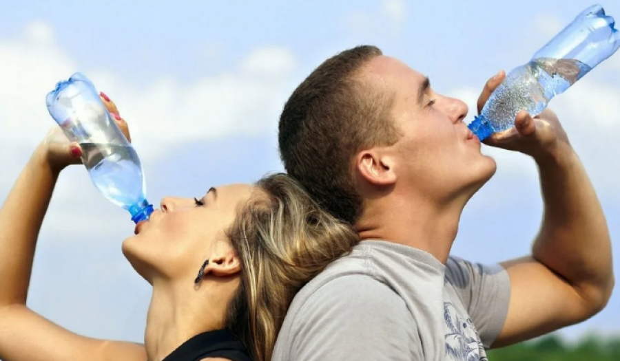 Sa kohë mund të jetojë njeriu pa pirë ujë?