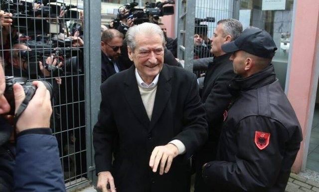 Sali Berisha do të duhet të paraqitët këtë të hënë në SPAK, zbulohet arsyeja
