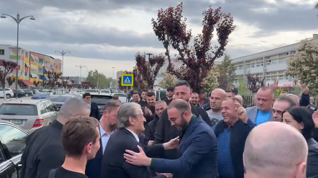 Sali Berisha vizitë në Fier, takim me kandidatët dhe strukturat e PD-së