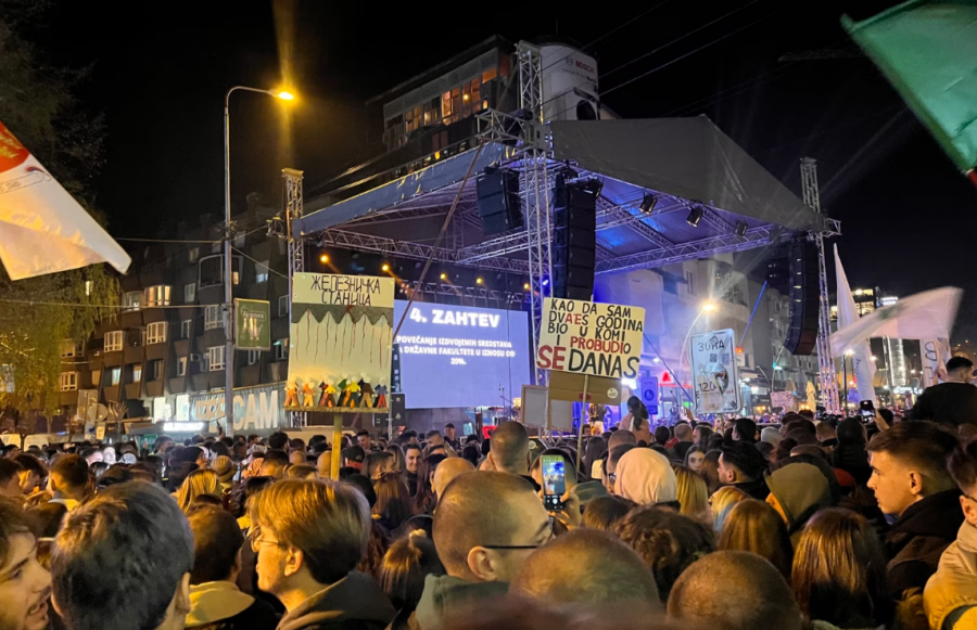 Serbi/ Kundërshtarët dhe mbështetësit e Vuçiçit protestojnë nëpër qytete të ndryshme