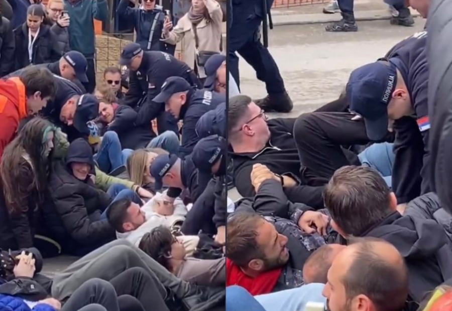 Serbi/ Tensione në Novi Pazar, studentët bllokojnë rrugën dhe përplasen me policinë