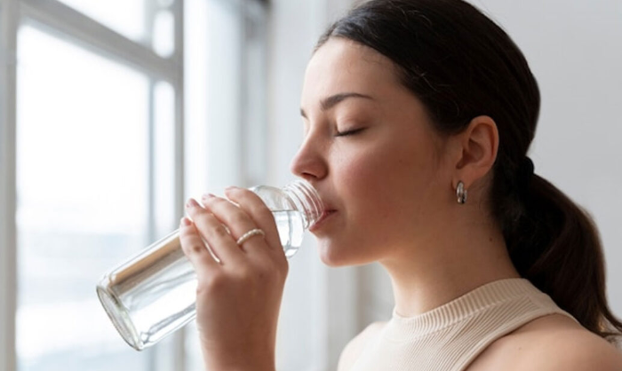 Shenjat që tregojnë se jeni dehidratuar