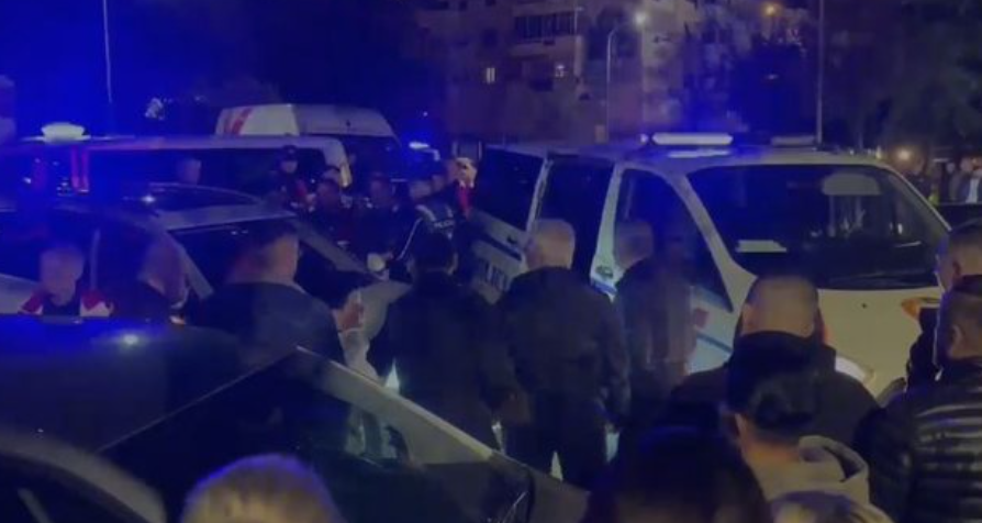 Sherr i madh mes vajzash në Durrës, ndërhyn policia