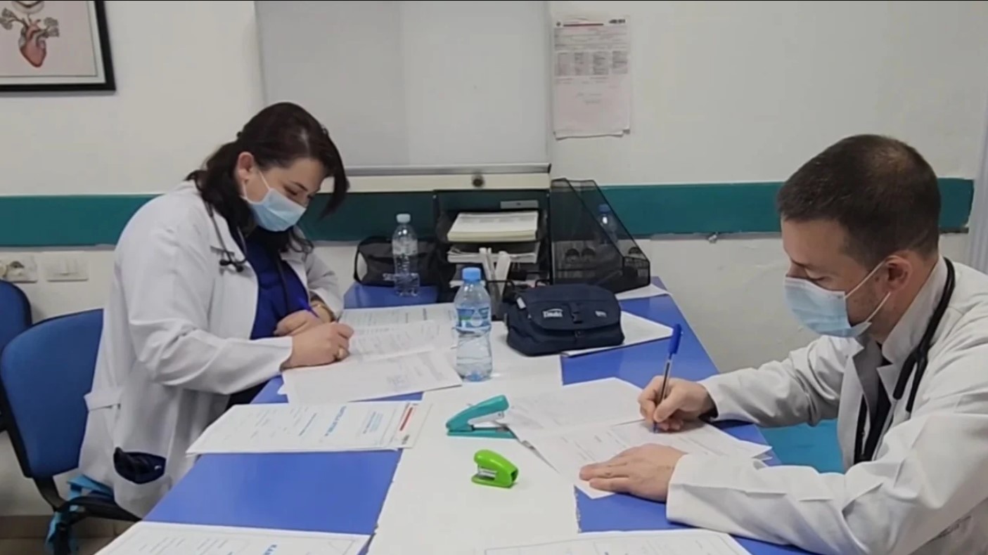 Shfaqet fruthi në Fier/ Nëntë raste në një muaj, mjekët apel: Vaksinoni fëmijët!