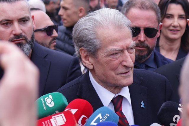 Shkodra ka ditur të triumfojë gjithmonë mbi diktatorët dhe diktaturat. Berisha: Shkodra do e mësojë shumë shpejt se ç’përfaqëson Beci i Dobraçit! Spahia shkon në SPAK vetëm pse zbatoi ligjin