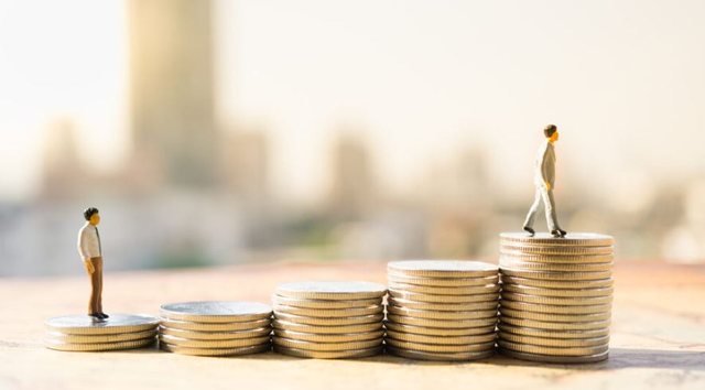 Shpërblimet ndaj punonjësve nuk ndjekin ritmin e pagave, më të ulëta se para pandemisë