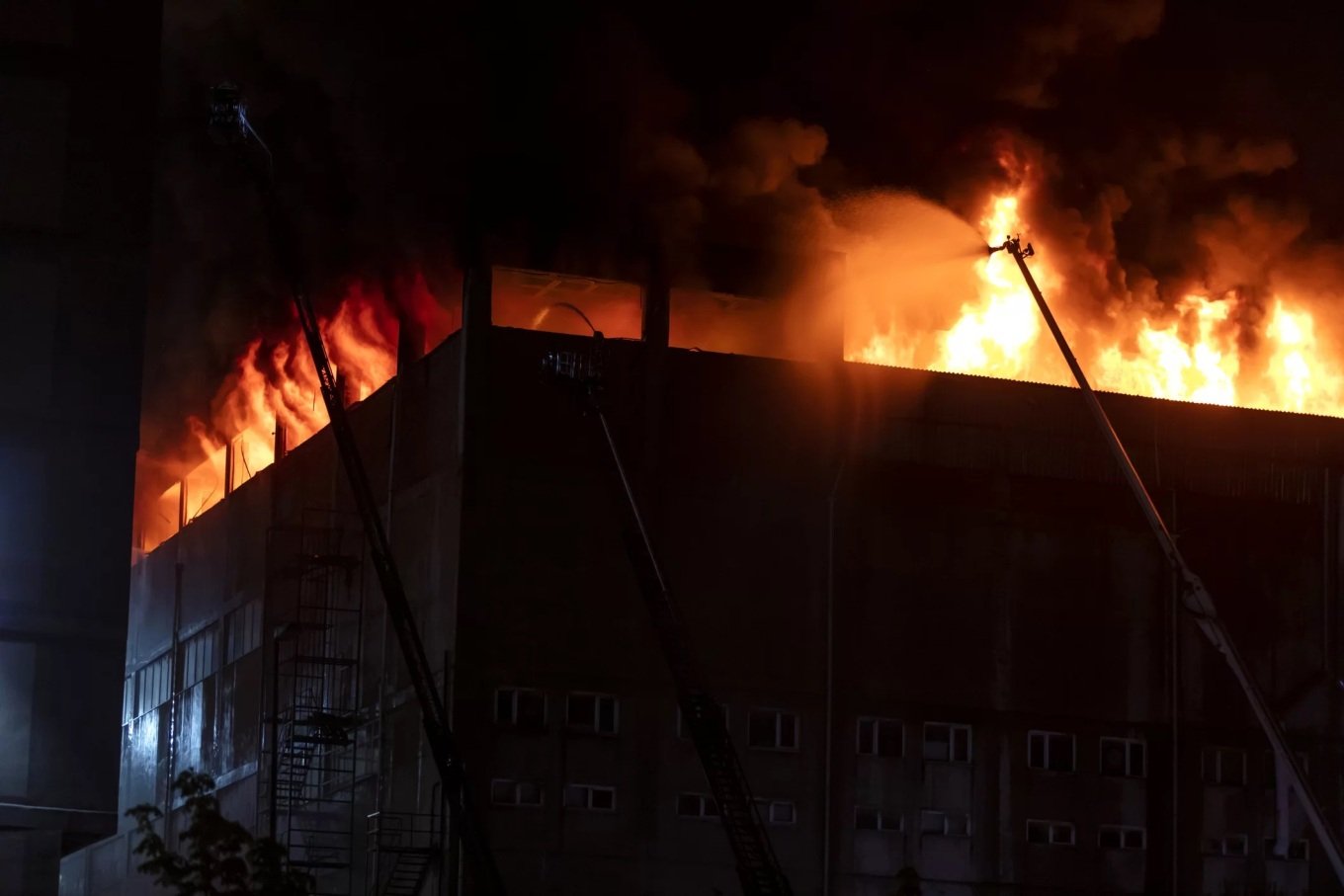 Shpërthim në një fabrikë fishekzjarrësh, 21 viktima dhe 5 të plagosur