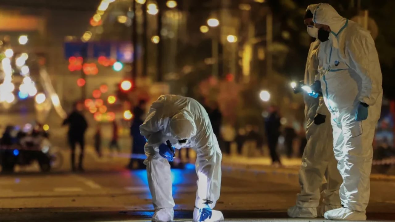 Shpërthimi në qendër të Athinës, bomba ishte futur në një çantë shpine! Kamerat e sigurisë filmuan gjithçka (Video)