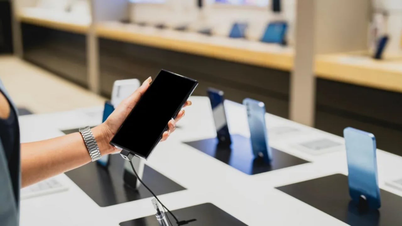 “Shpëtojnë” pajisjet teknologjike! Trump përjashton smartfonët dhe kompjuterët nga tarifat