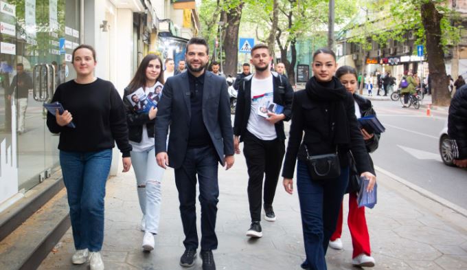 Shqipëria Madhështore/ Kandidati i PD-së Grigels Muçollari, takim me banorët në “Myslym Shyr”: Minimumi jetik…