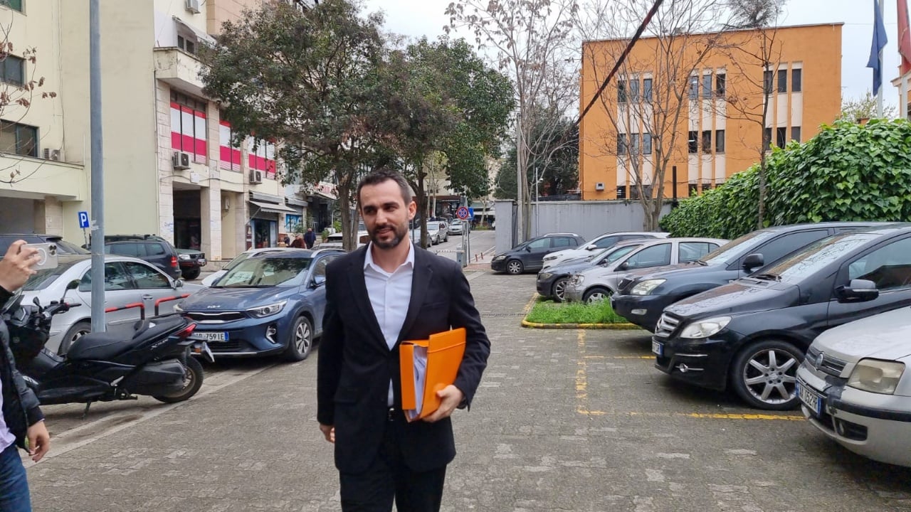 “Si avokat, ka përfaqësuar kompani të krimit”/ Lapaj padit Shehajn për shpifje: Sulmi i tij ndaj meje, më i ashpër se ndaj atyre që kanë vjedhur Shqipërinë