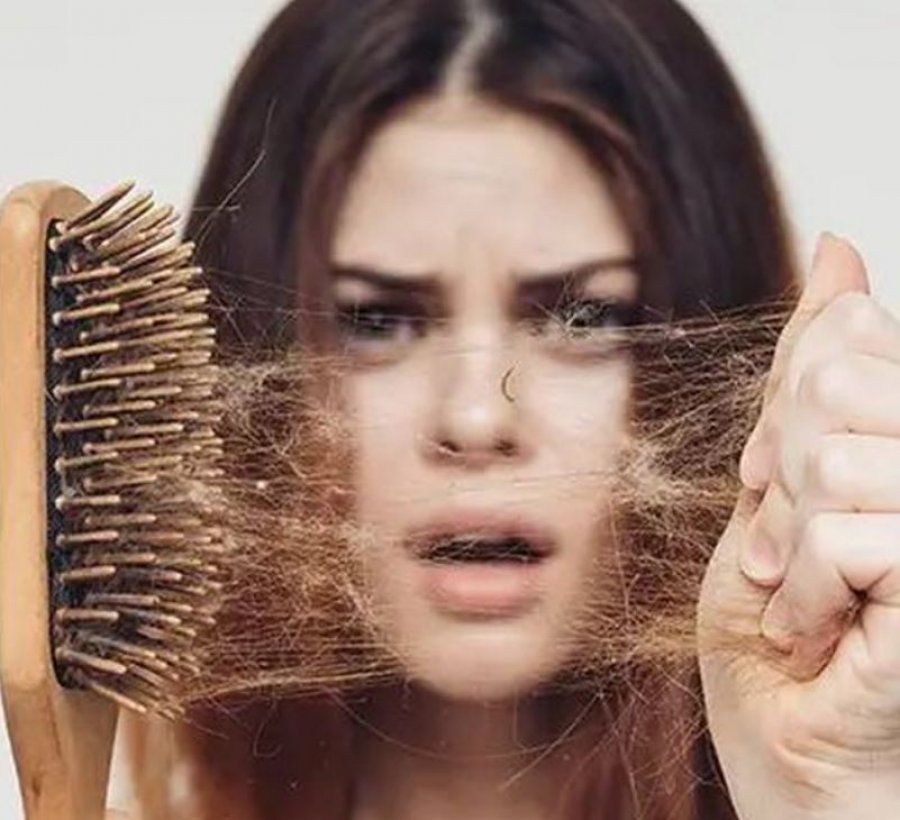 Si të pastrojmë krehërin për një higjienë më të shëndetshme të flokëve