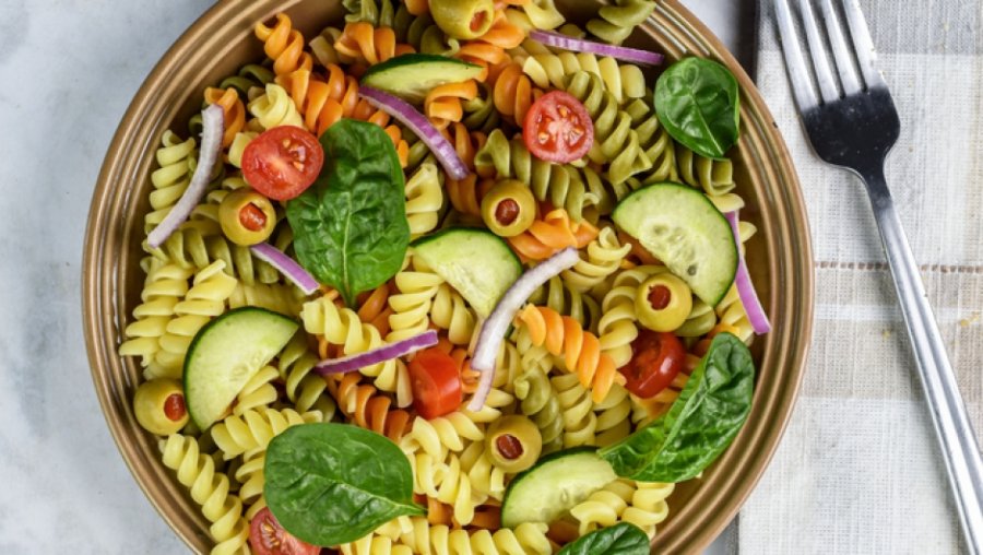 Si të ushqehemi shëndetshëm edhe kur kemi pak kohë ose pak dëshirë për të gatuar