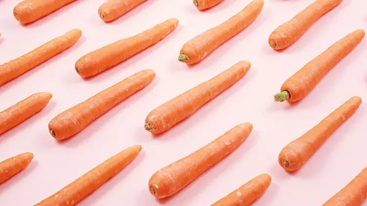 Si t’i Ruani Karrotat që të Qëndrojnë sa më të Freskëta