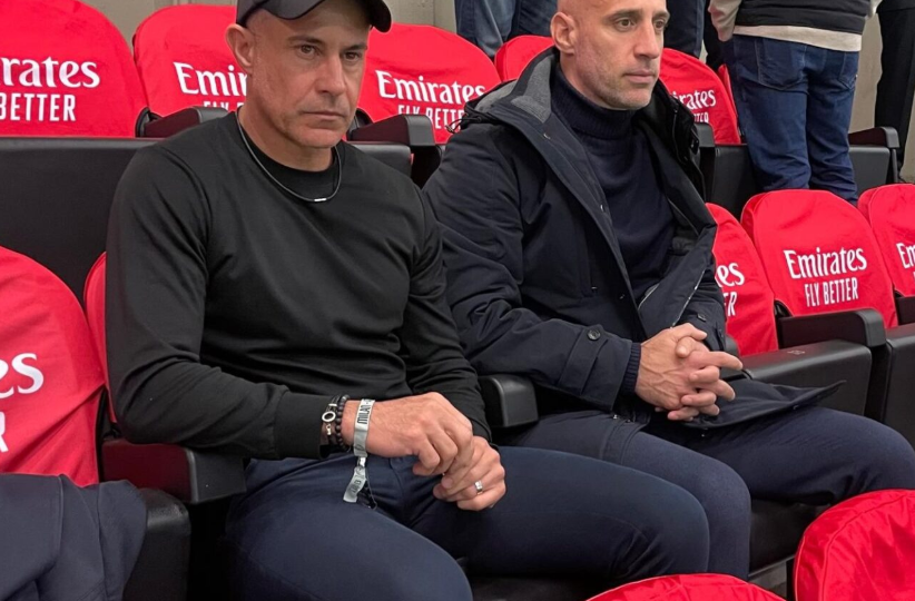 Silvinjo dhe Zabaleta shkojnë për të ndjekur një tjetër lojtar, shohin kapitenin tonë në ndeshjen kundër Milanit