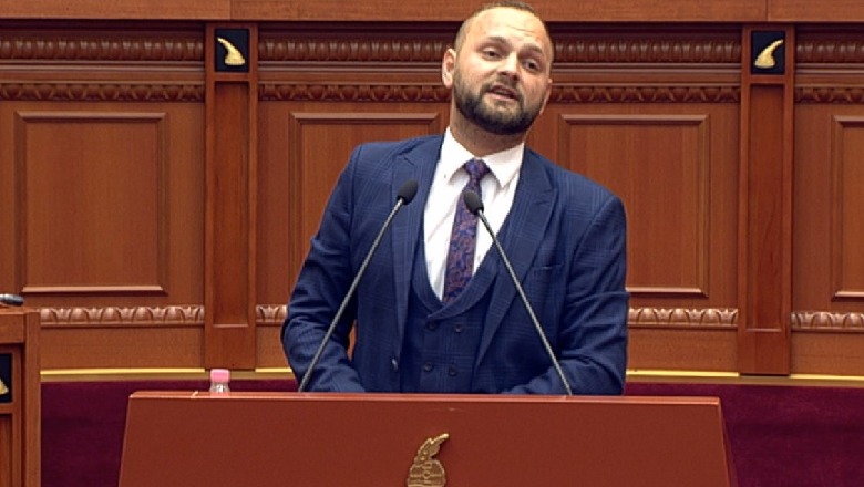 “S’ka Gazment, Monikë, Ilir që e ndal Shqipërinë 2030″, Valteri: Opozita gjellë qensh dhe çorbë e prishur! Vota për kënetën është kundër viktimave të Gërdecit