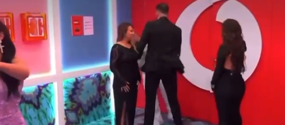 Skandal në Big Brother/ Jozi dhunon Gjestin, e godet fuqishëm. Këngëtarit në gjendje të rëndë. Ndërpritet transmetimi