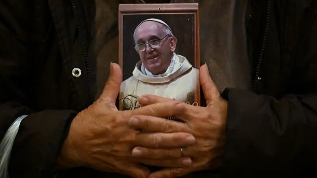 Sot dita e fundit e homazheve, Presidenti Bajram Begaj udhëton drejt Romës për nderime ndaj Papa Freançeskut