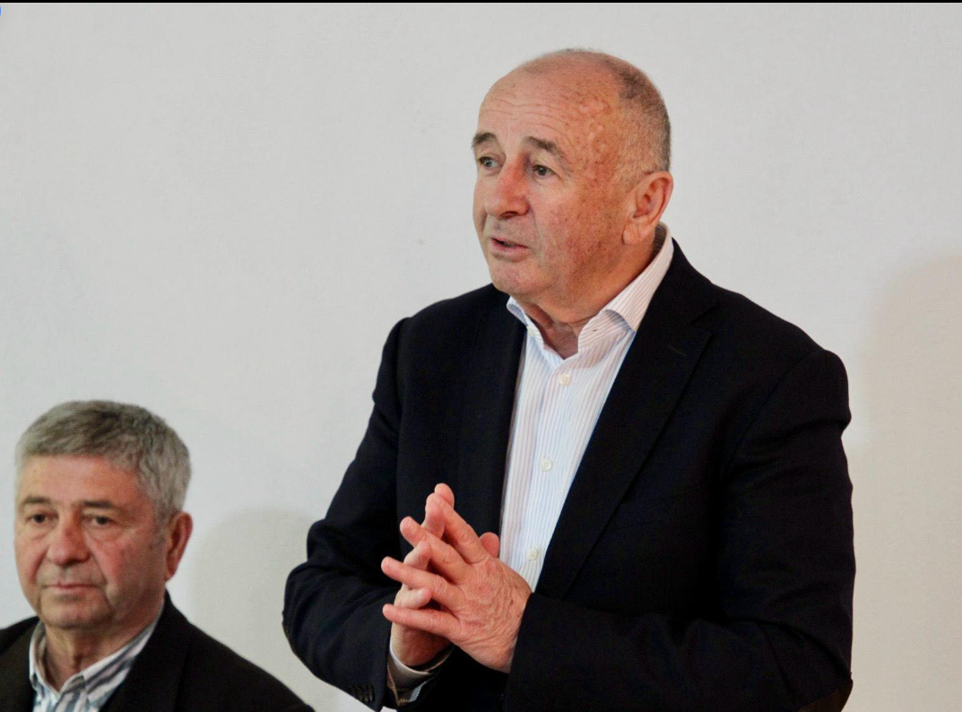 Sot kandidat për deputet, Vasil Llajo rikthehet në fshatin ku nisi karrierën si mjek