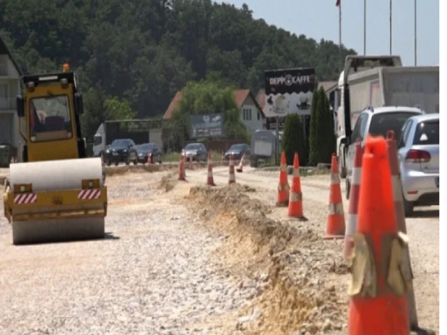 Sot mbyllet përkohësisht për qarkullim rruga Dollc-Gjakovë