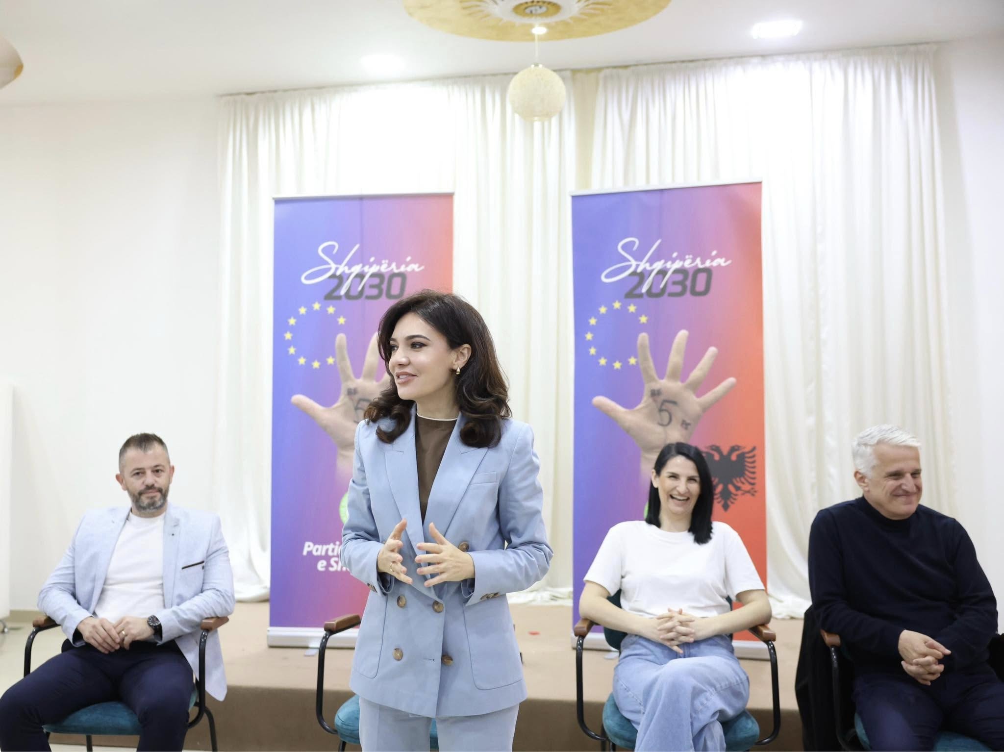 Spiropali takime në Kavajë dhe Rrogozhinë: Beteja për mandatin e katërt më thelbësorja, sepse është mes Shqipërisë në BE dhe baltës