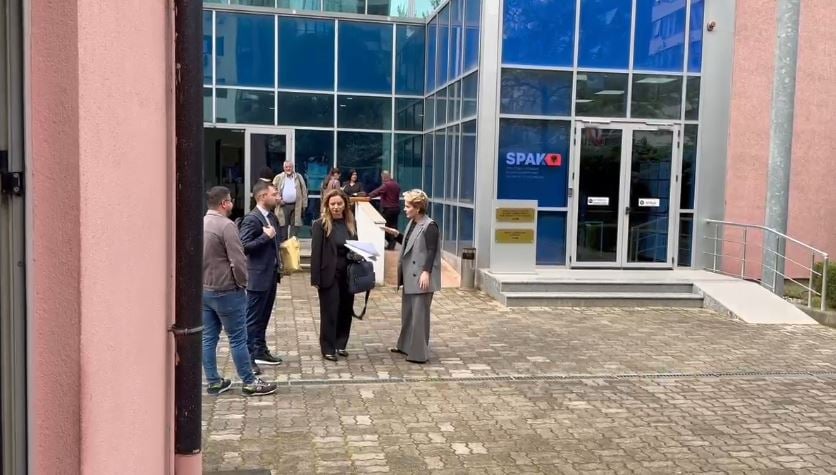 “Stafi i Metës me të paaftë”/ Monika Kryemadhi flet para SPAK: Me paturpësi thonë se unë kërkoj vota për PS