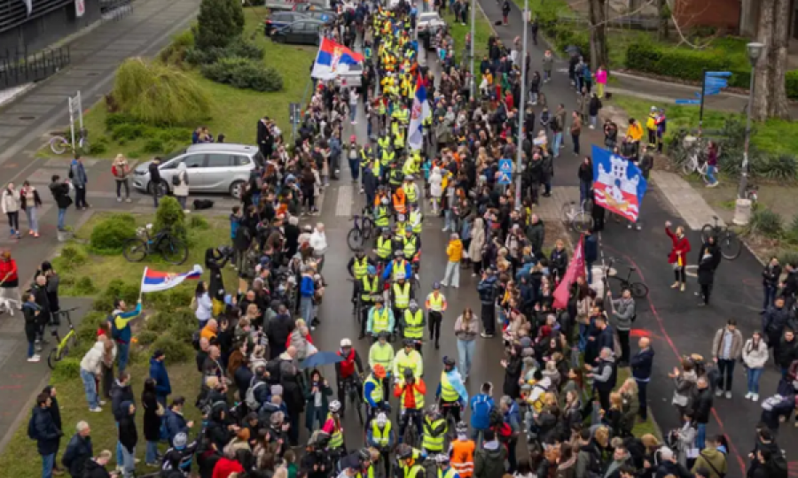 Studentë protestues serbë synojnë të tërheqin vëmendjen e BE-së, me biçikleta nisën drejt Strasburgut