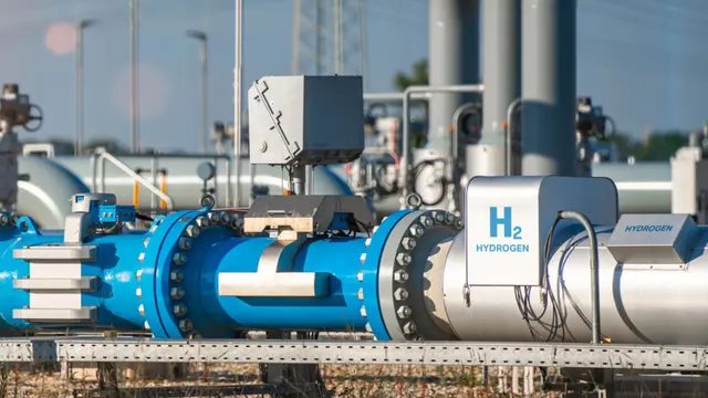 Studiuesit përdorin rrezet e diellit për të prodhuar katër herë më shumë hidrogjen nga mbetjet e kallamsheqerit