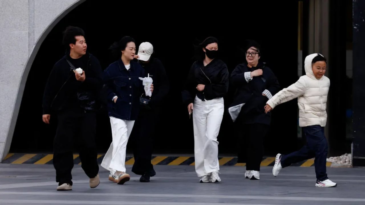 Stuhia më e fortë në më shumë se 50 vite, anulohen fluturimet dhe lëvizjet me trena në Pekin