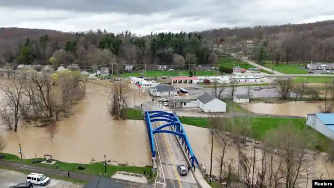 Stuhitë e fuqishme ‘mbërthejnë’ SHBA-të, regjistrohen 16 viktima dhe dëme të mëdha materiale