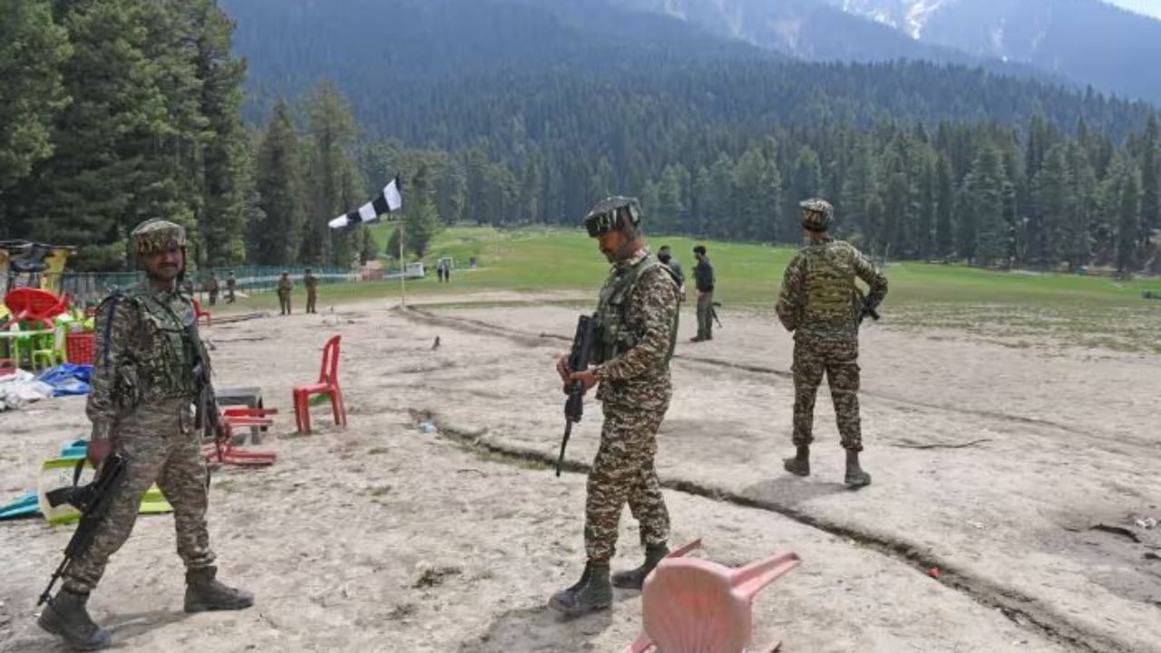 Sulmi terrorist ku mbetën të vrarë 26 turistë në Kashmir, India mbyll kufirin dhe akuzon Pakistanin: Ata që e bënë do përballen shpejt me përgjigjen