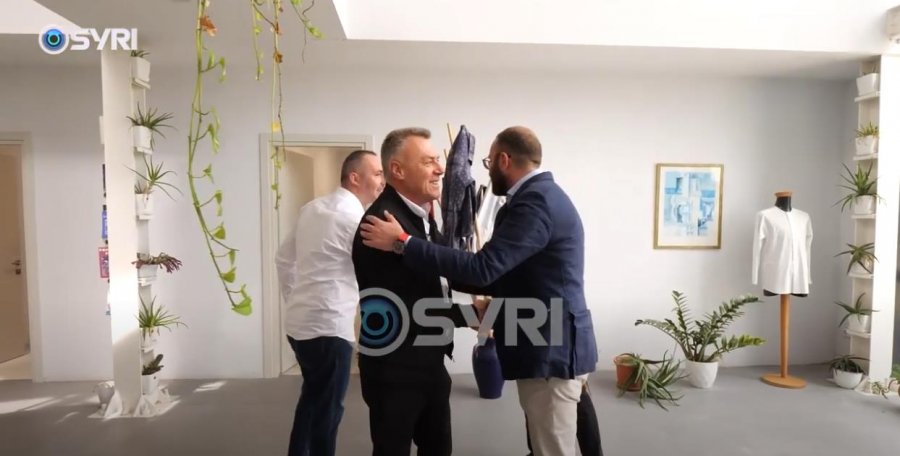 SYRI TV/ Bardhi me punonjësit fason në Fier: Refuzoni presionet për votën, në 12 vite iu zbrazën xhepat