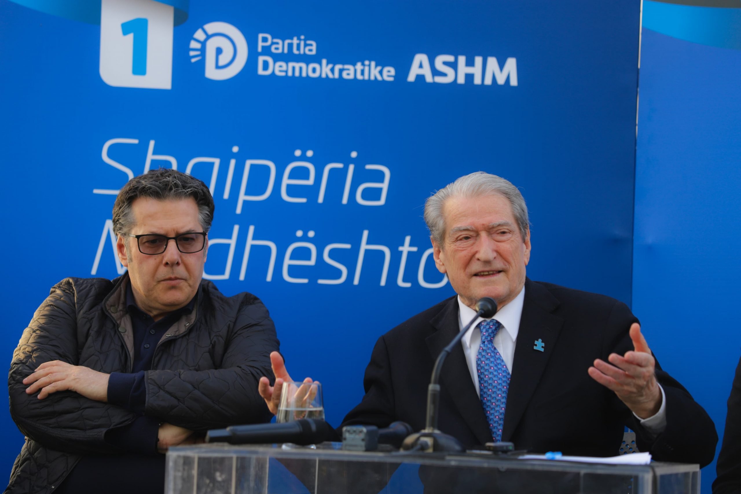 “Ta lemë Ramën të merret me zhaba e bretkosa”, Berisha nga Baldushku kërkon votën për 11 majin: Kam besim te ju! Njishi, numër hyjnor